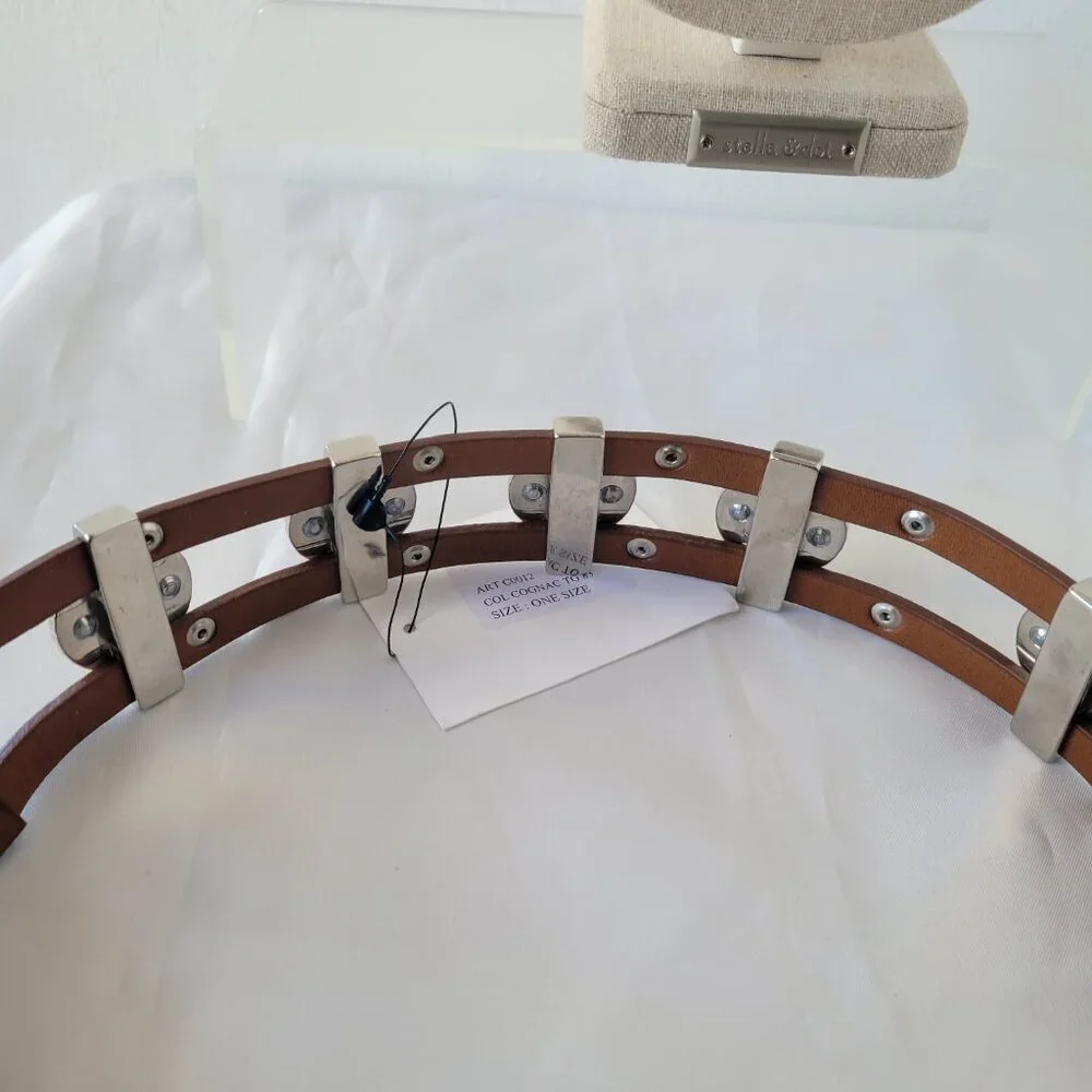 Punt Fibbia Brown Genuine Leather Concho Belt w/Gold-tone Heart Medallions (Size